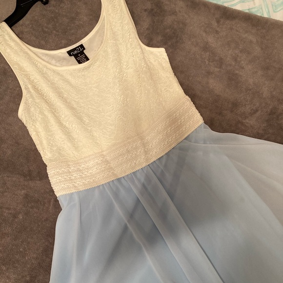 Dresses & Skirts - flowy dress